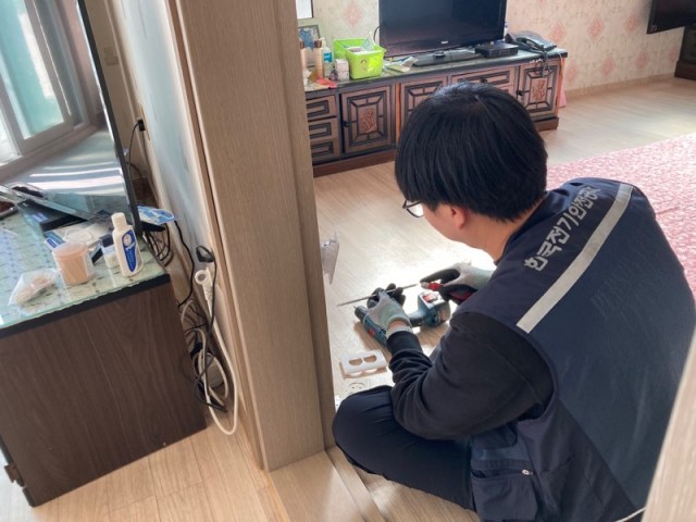 11. 16. - 통영 농촌지역 대상 전기설비 점검 실시 3.jpg