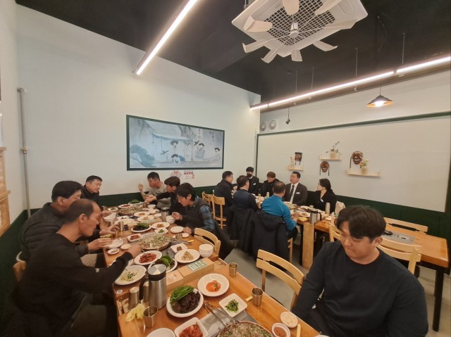 사진(박종우 시장 환경미화원 격려).jpg