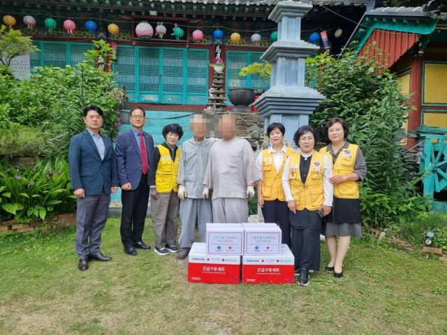 7 고성읍, 사찰 요사채 화재 적십자 구호 물품 전달 7 고성읍, 사찰 요사채 화재 적십자 구호 물품 전달.jpg