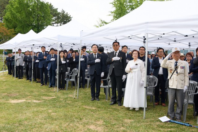 6 6. 7. - 통영시, 제69주년 현충일 추념식 거행 2(국민의례).jpg