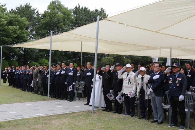 9-5. 관련사진(거제시, 제69회 현충일 추념식 거행 4).jpg