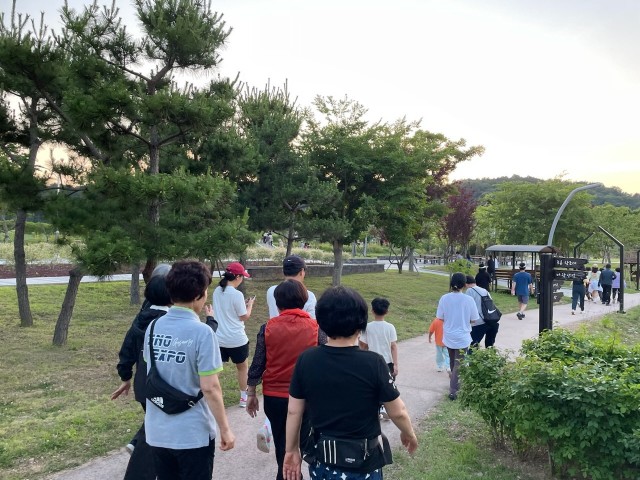 2-1 고성군, ‘백세공원 달빛걷기’ 운영 2-1 고성군, ‘백세공원 달빛걷기’ 운영.jpg