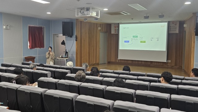 8 8.30. -통영시립도서관 ‘2024년 지혜학교’ 성료.jpg