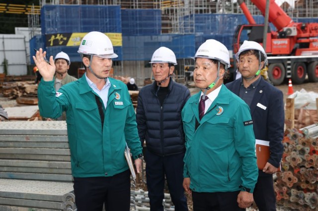 1-2 이상근 고성군수, 스포츠빌리지 조성사업 현장 점검 1-2 이상근 고성군수, 스포츠빌리지 조성사업 현장 점검 .jpg