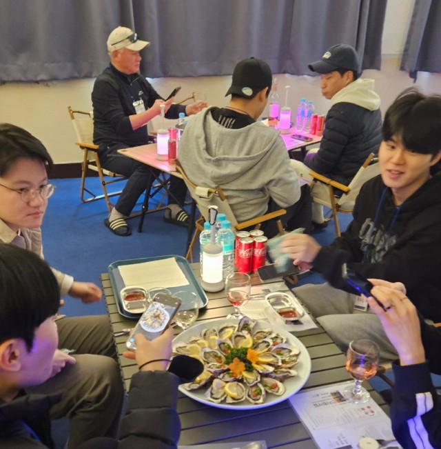 12 12. 10. - 통영시 걸으면서 생글 맛보면서 생굴 2.jpg