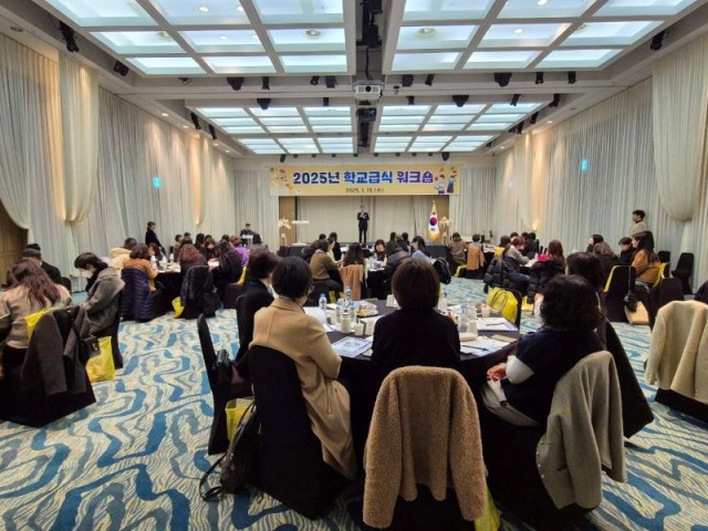 10-2 10-2. 관련사진(거제시, 건강한 학교급식을 위한 워크숍 개최 1).jpg