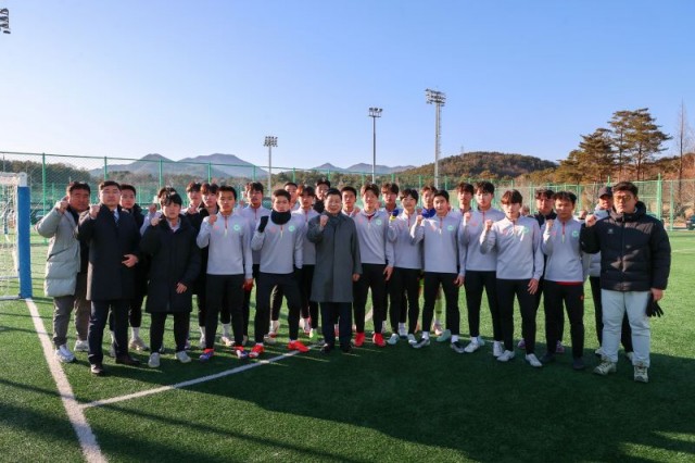 1 이상근 고성군수, 제47회 문화체육부장관배 전국고등학교 축구대회 격려 방문 1 이상근 고성군수, 제47회 문화체육부장관배 전국고등학교 축구대회 격려 방문.JPG