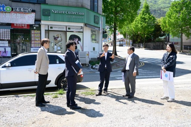 4-2 4-2. 관련사진(거제시장, 아주동 공영주차장 조성사업지 현장 방문).jpg