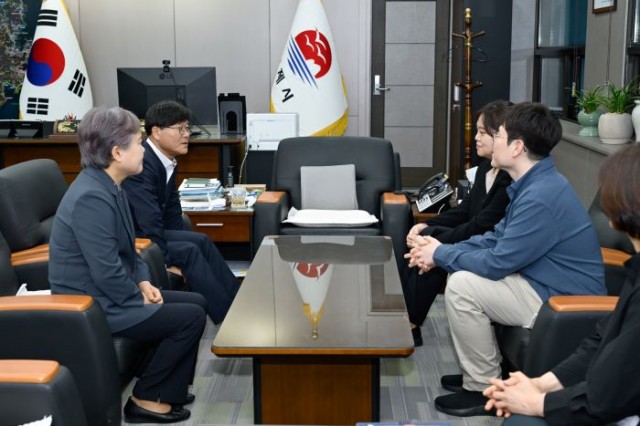 3-2 3-2. 관련사진(거제시 미혼남녀 만남행사 소중한 인연 결실 맺어).jpg