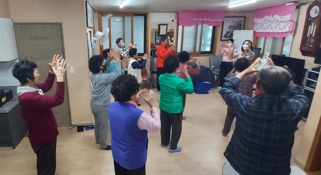2-5 2-5. 관련사진(치매안심마을, 기억을 간직해 봄 4).jpg