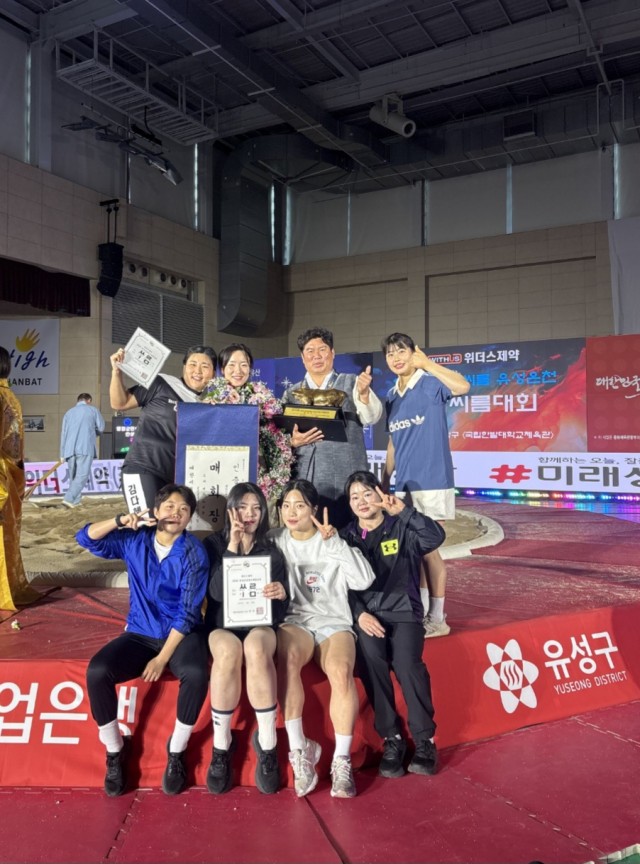 11-3 11-3. 관련사진(거제시청씨름단 이연우, 유성온천장사씨름대회 ‘장사’ 등극...김다혜도 준우승 쾌거 2) (1).jpg