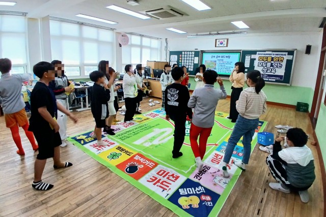 12-2 12-2. 관련사진(거제YWCA성폭력상담소, ‘모두를 위한 모두를 잇는 성교육’ 사업 진행).jpg