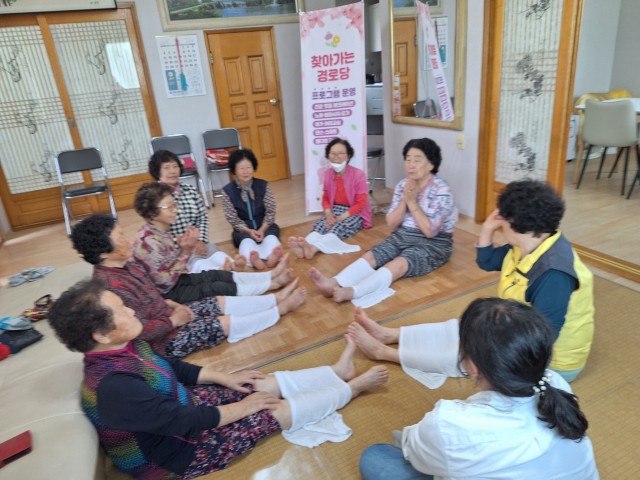 13-4 13-4. 관련사진(거제시, 경로당 활성화 위해 급식비·비품·건강프로그램 등 다각적 지원 3).jpg