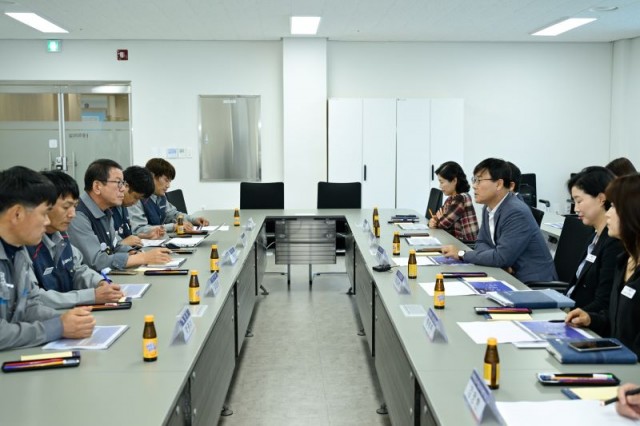 관련사진(조선업계 노동단체 간담회 개최)-하청노조 간담회.jpg