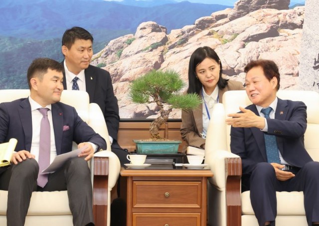 맘프주빈국몽골대사도지사접견(2) 맘프주빈국몽골대사도지사접견(2).jpg