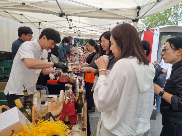 9-1 고성군, 우수 농·가공품업체, 농부시장 마르쉐와 함께하는 농촌융복합상품 홍보행사 참여.jpg