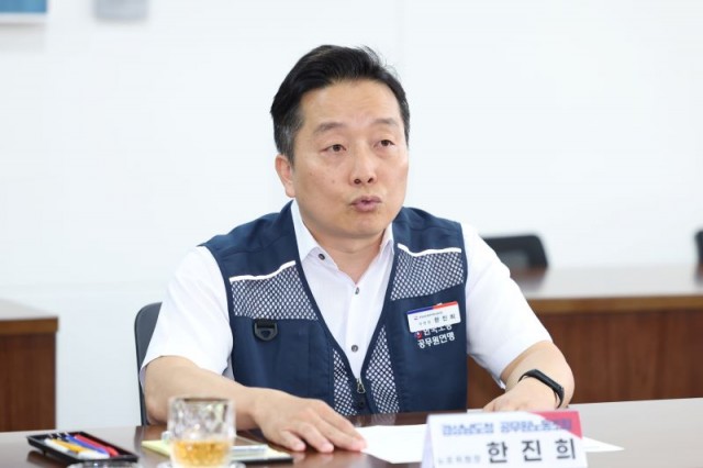 경남도청공무원노조_단체교섭상견례(4)-한진희노조위원장 경남도청공무원노조_단체교섭상견례(4)-한진희노조위원장.jpg