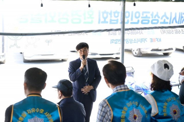관련사진(거제시 소상공인 연합회 사곡해수욕장 환경정화 활동 실시) (1) 관련사진(거제시 소상공인 연합회 사곡해수욕장 환경정화 활동 실시) (1).jpg