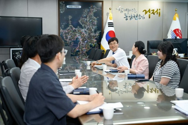 6-2 6-2. 관련사진(거제시, 시장님과 민원담당공무원 소통간담회 개최 1).jpg