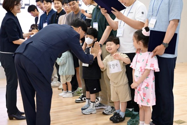 2-3 2-3. 관련사진(2025년 거제 30인의 아빠단 발대식 개최 2).jpg