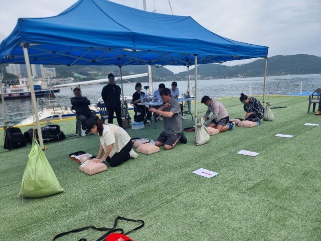 14-3 14-3. 관련사진(대한구조협회 경남지부, 거제시 관내 해수욕장 안전관리요원 선발 2).jpg