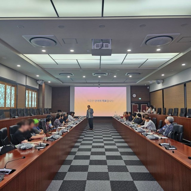 1-2 1-2. 관련사진(거제시 가정위탁부모 보수교육 실시).jpg