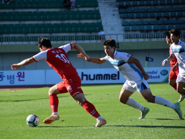 15-3 15-3. 관련사진(거제시민축구단 평택시티즌FC에 3-1 승리 2).JPG