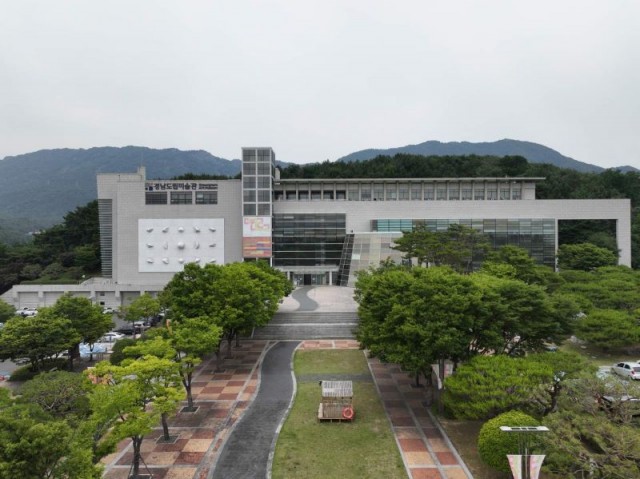 경남도립미술관전경.jpg