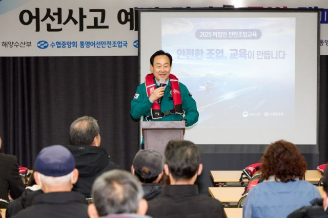 7 7. 4. - 통영시 어민 안전망 구축 구명조끼 예산 8억원 확보 2(구명조끼 착용홍보).jpg