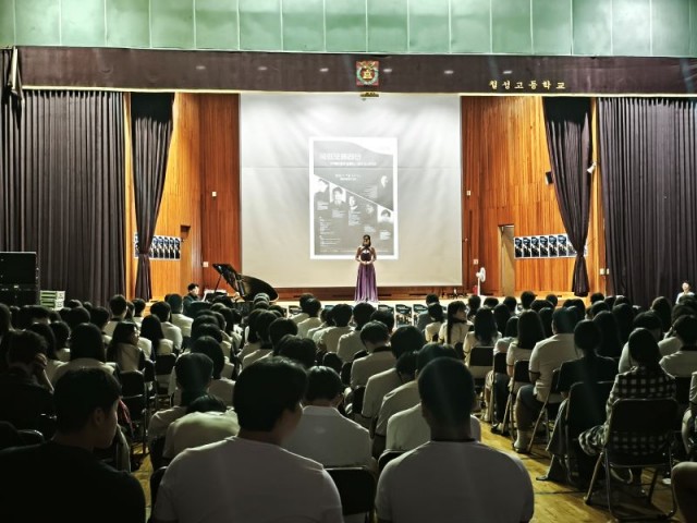 4-2 고성군, ‘2025년 해설이 있는 찾아가는 음악회’ 개최 4-2 고성군, ‘2025년 해설이 있는 찾아가는 음악회’ 개최.jpg