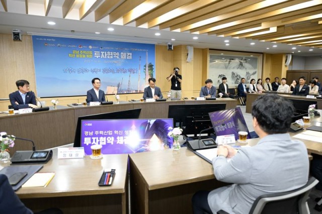 관련사진(투자협약 체결) (2) 관련사진(투자협약 체결) (2).jpg