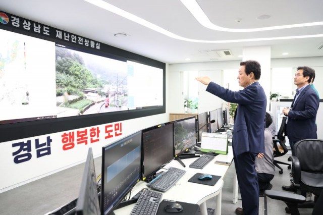 도지사재난상황실방문점검(1) 도지사재난상황실방문점검(1).jpg