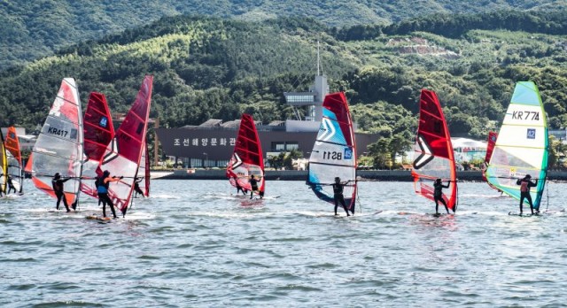 4-3 4-3. 관련사진(거제시, 제28회 거제시장기 전국윈드서핑대회 성료).jpg