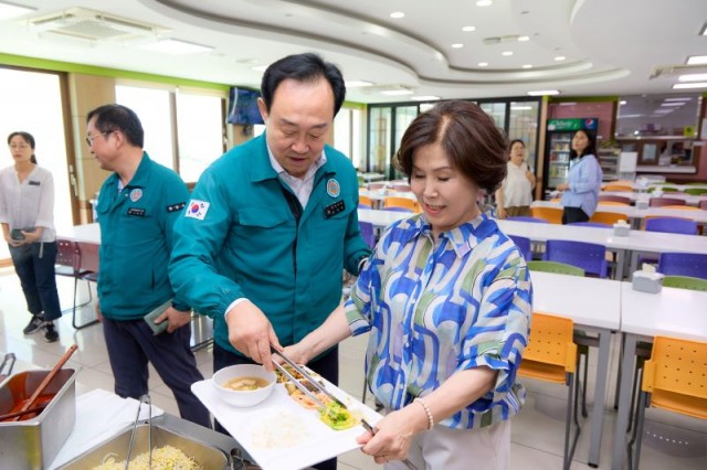 7 7. 29. - 통영시, 한산면 대고포마을 청보리로 만든 보리밥 식혜 통영시청 구내식당서 시식행사 열어 2.jpg