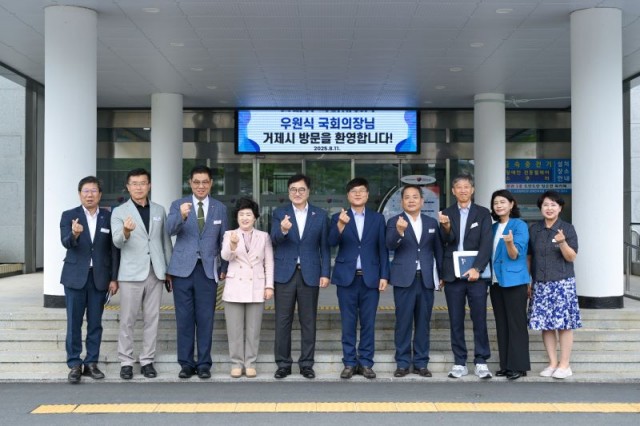 관련사진(거제시, 우원식 국회의원 초청 지역현안 소통간담회 개최) (3) (1) 관련사진(거제시, 우원식 국회의원 초청 지역현안 소통간담회 개최) (3) (1).jpg