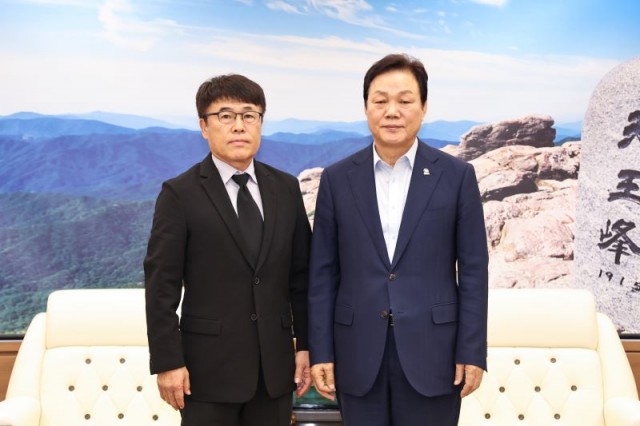 경남FC이흥실신임대표이사면담(1) 경남FC이흥실신임대표이사면담(1).jpg