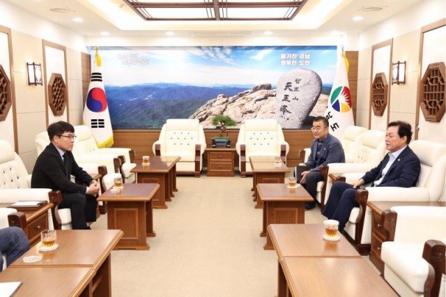 경남FC이흥실신임대표이사면담(2) 경남FC이흥실신임대표이사면담(2).jpg