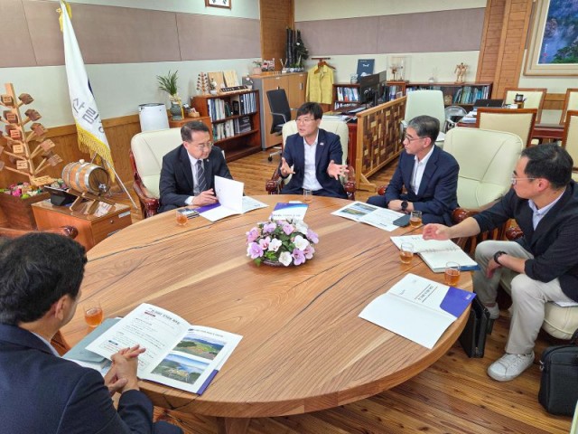 관련사진(변광용 거제시장, 한·아세안 국가정원 재추진에 온힘) (1) 관련사진(변광용 거제시장, 한·아세안 국가정원 재추진에 온힘) (1).jpg