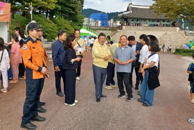 진주성촉석문일원점검사진 (1).jpg
