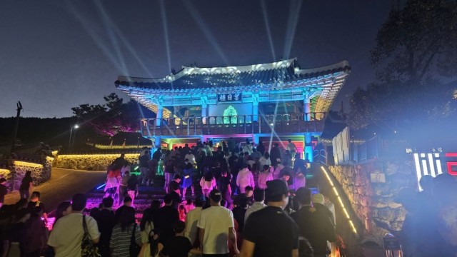 10 10. 10. - 6만 5천여 명 몰린 통제영 미디어아트, 시민․ 관광객 모두 반했다 2(망일루).jpg