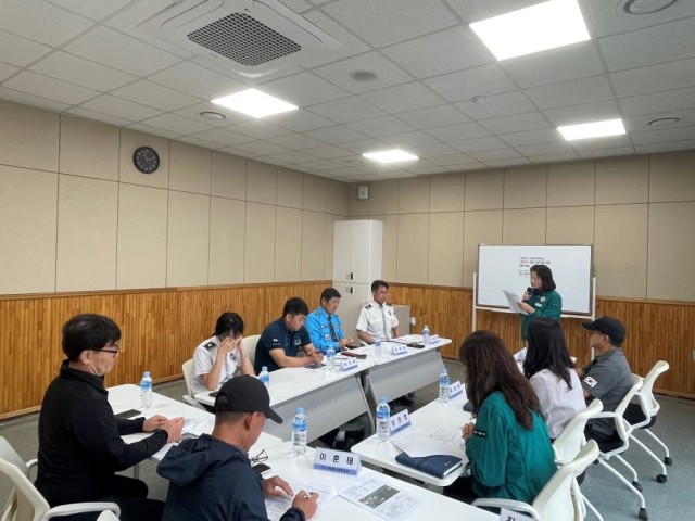7-2 7-2. 회의사진(2025년 거제어린이축제 교통안전관리 관계자 회의 개최).jpg