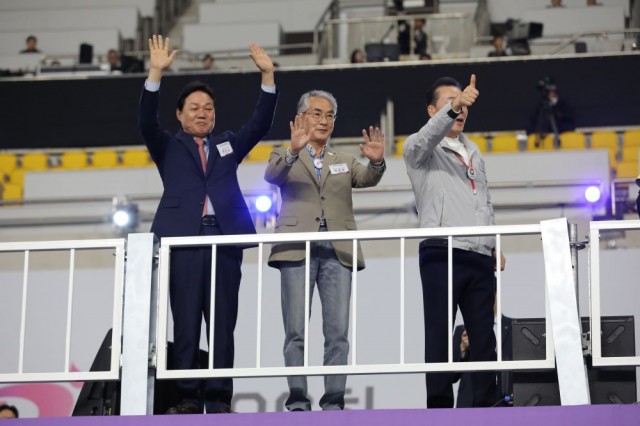 제106회전국체육대회개회식참가(1)-왼쪽부터박완수경남도지사_박종훈경남교육감_김오영경남체육회장 제106회전국체육대회개회식참가(1)-왼쪽부터박완수경남도지사_박종훈경남교육감_김오영경남체육회장.jpg