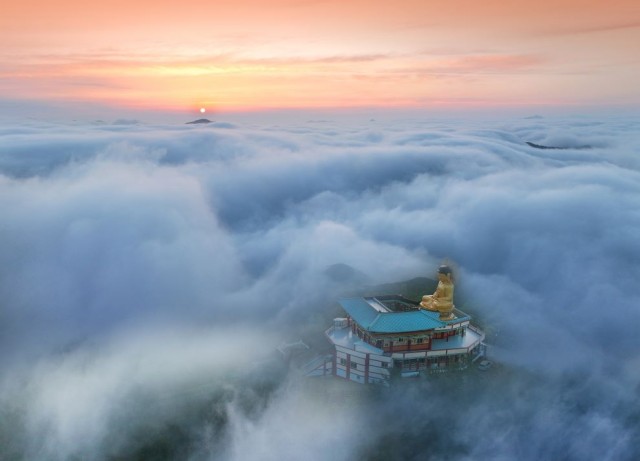 1-1 고성군, 2025 숏폼 영상·관광사진 공모전 접수시작 [2023년 고성군 관광사진 공모전 금상작(정명자-천상의 산사)]  (1).jpg