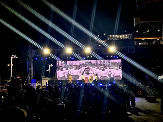 13-6 13-6. 보도사진(제31회 거제예술제 열정속 마무리).jpg