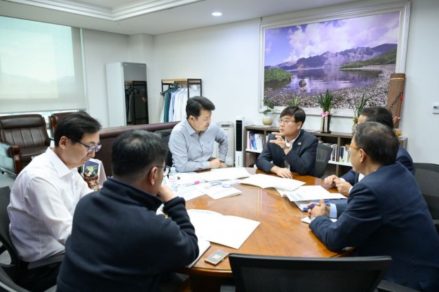 관련사진(국토교통위원회 복기왕 국회의원 방문) 관련사진(국토교통위원회 복기왕 국회의원 방문).jpg