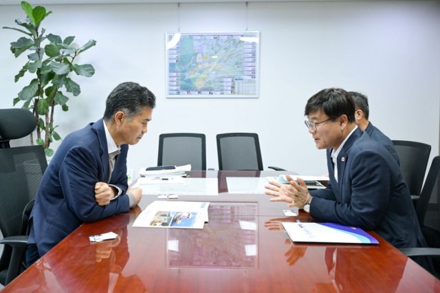 관련사진(농림축산식품해양수산위원회 이원택 국회의원 방문) 관련사진(농림축산식품해양수산위원회 이원택 국회의원 방문).jpg