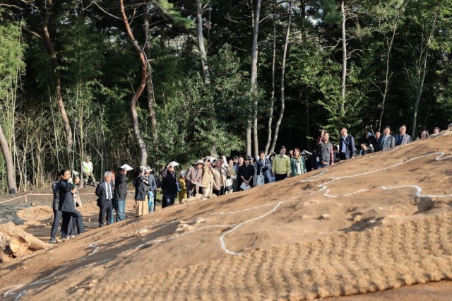 5-3 고성 송학동 고분군 14호분 2차 정밀발굴조사 군민공개 5-3 고성 송학동 고분군 14호분 2차 정밀발굴조사 군민공개.jpg