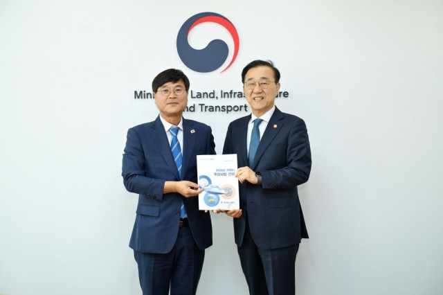 관련사진(남부내륙철도 착공식 거제 개최 적극, 한아세안국가정원 재추진 건의) (1).jpg