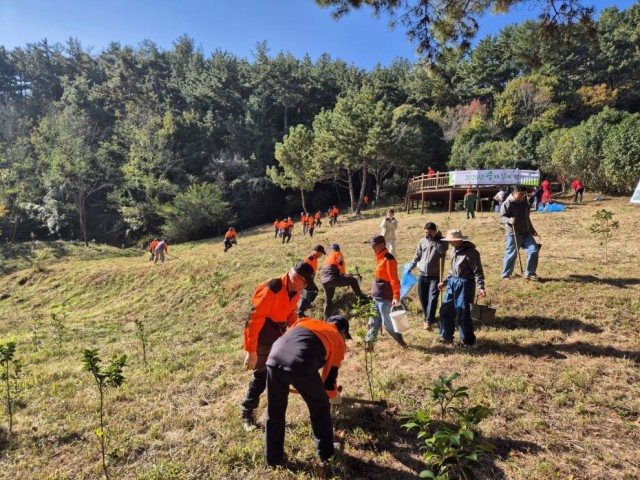 11. 14. - 통영시, 숲가꾸기 행사 및 산불예방 활동 실시 2.jpg