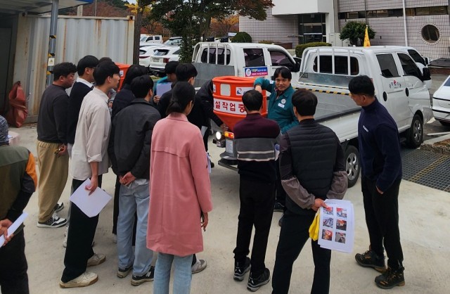 관련사진(거제시, 제설대응태세 완비)-제설기 살포기 운용 교육 관련사진(거제시, 제설대응태세 완비)-제설기 살포기 운용 교육.jpg